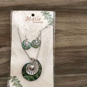 Necklace and earrings set